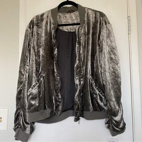 NWT $110 Free People! Gray Velour Velvet Bomber Jacket.Size M - Picture 5 of 7